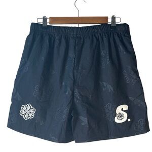 Brand new with tags.
Snowday X STA basic nylon men’s shorts.
Size Large.